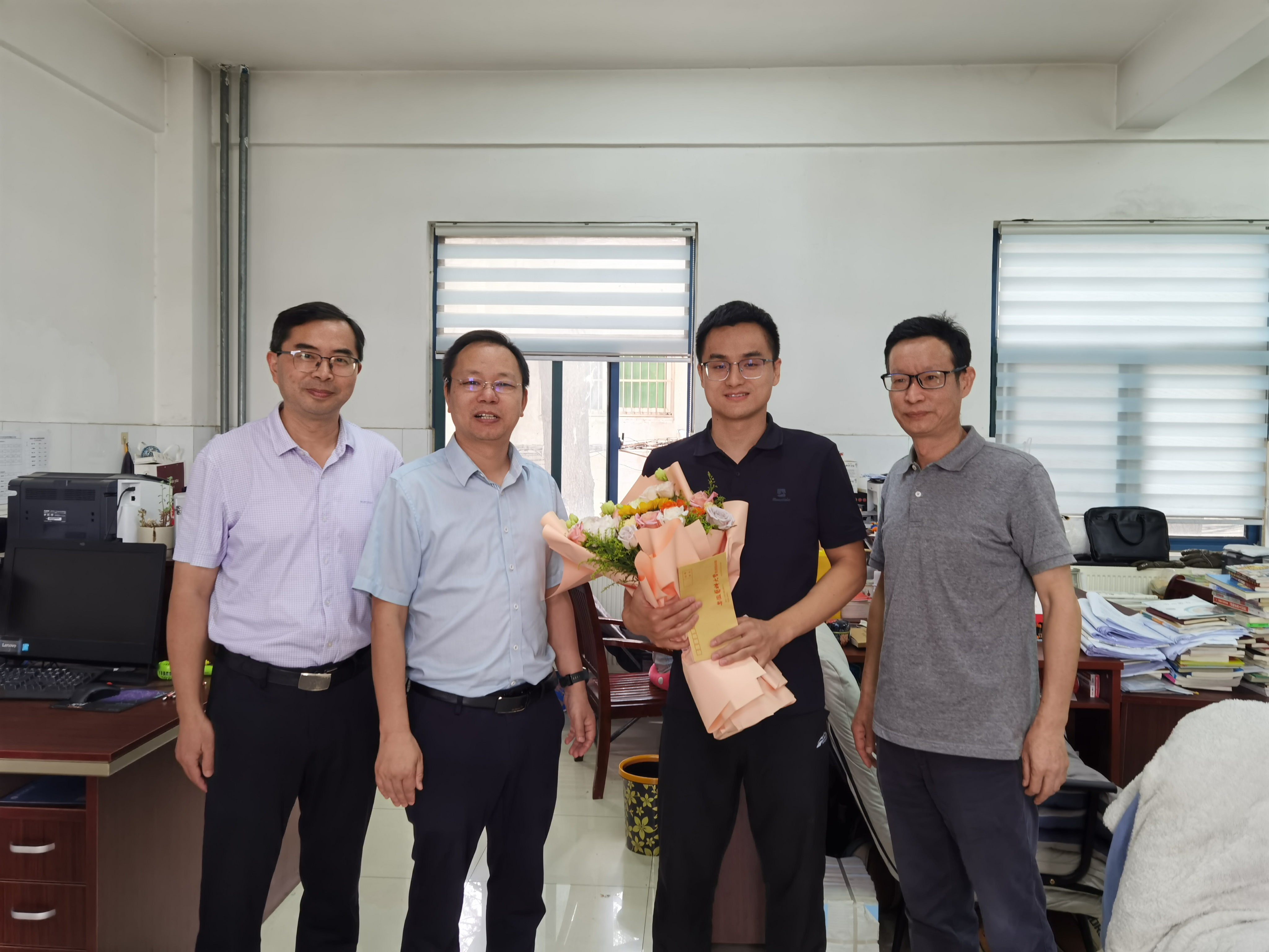 田校长慰问 田校长慰问